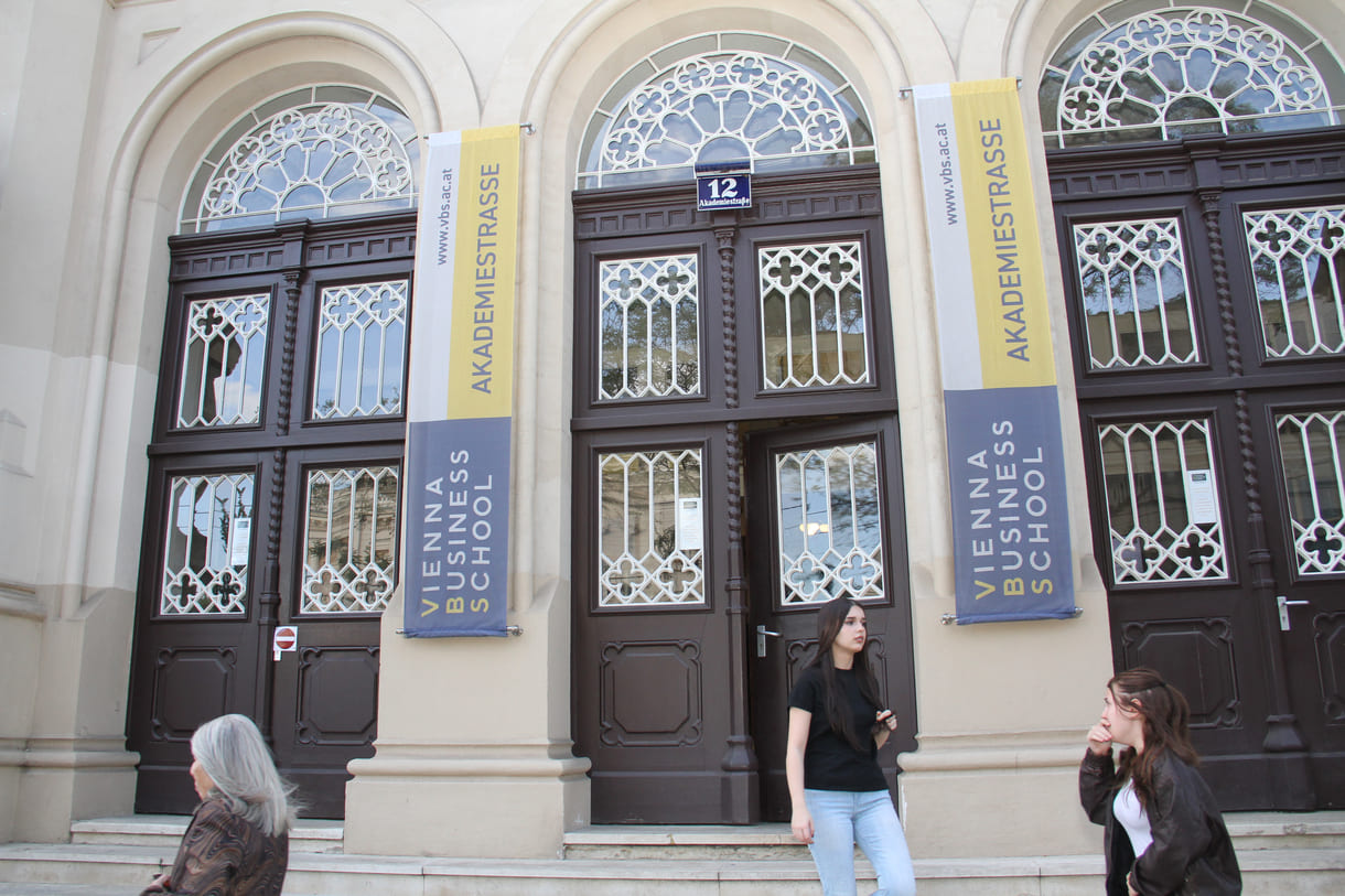 Die Handelsakademie und -schule in der Wiener Akademiestraße