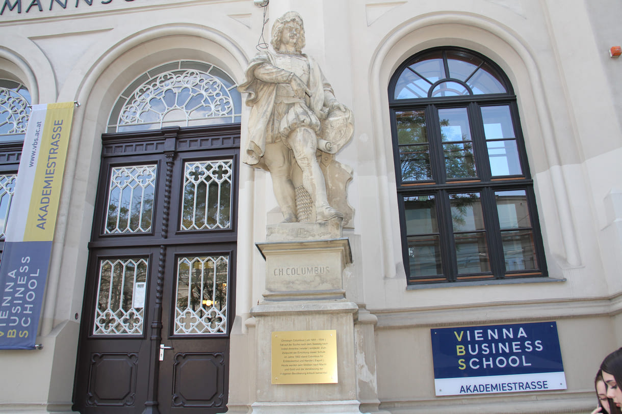Die Handelsakademie und -schule in der Wiener Akademiestraße