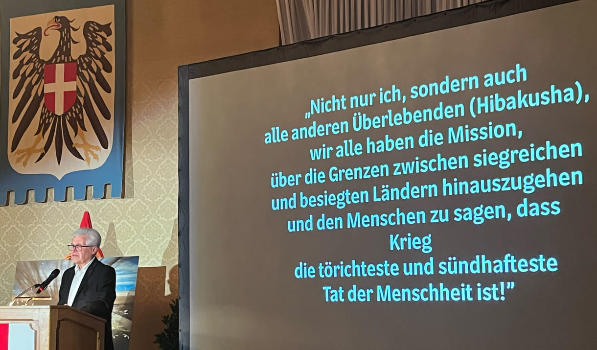 Josef Penzendorfer, Lehrer an der Mittelschule Seitenstetten Biberbach leitet verschiedene Sadako-Projekte udn berichtete darüber, unter anderem auch, dass Masahiro Sasaki, der überlebende Bruder, bei seinem Österreich-Aufenthalt die Schule besucht hatte
