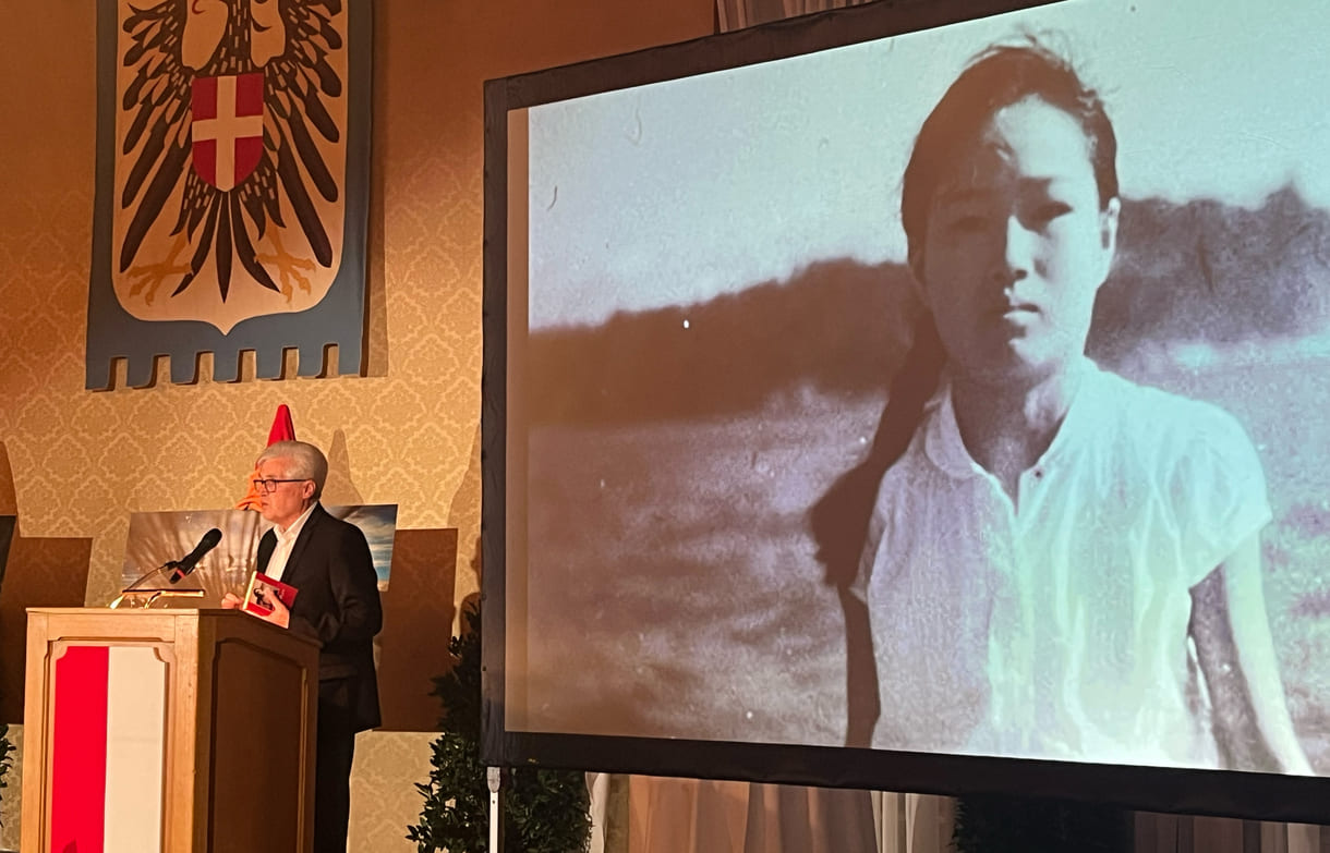 Josef Penzendorfer, Lehrer an der Mittelschule Seitenstetten Biberbach leitet verschiedene Sadako-Projekte udn berichtete darüber, unter anderem auch, dass Masahiro Sasaki, der überlebende Bruder, bei seinem Österreich-Aufenthalt die Schule besucht hatte