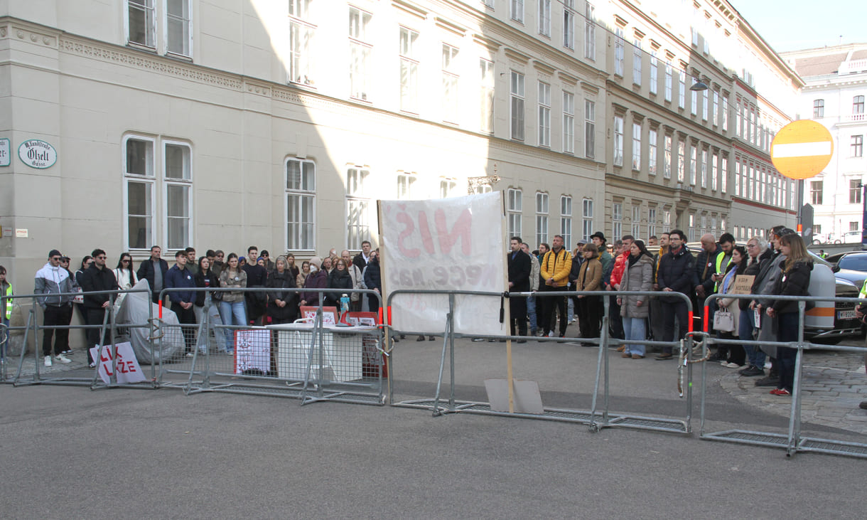 Schweigeminuten der Kundgebungsteilnehmer:innen