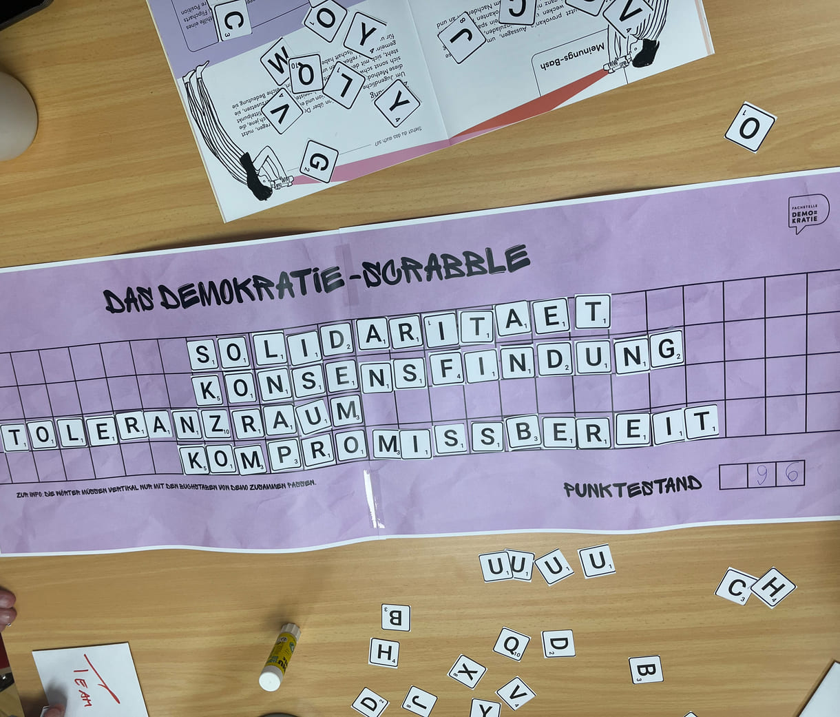 Scrabble zu Demokratie-Begriffen