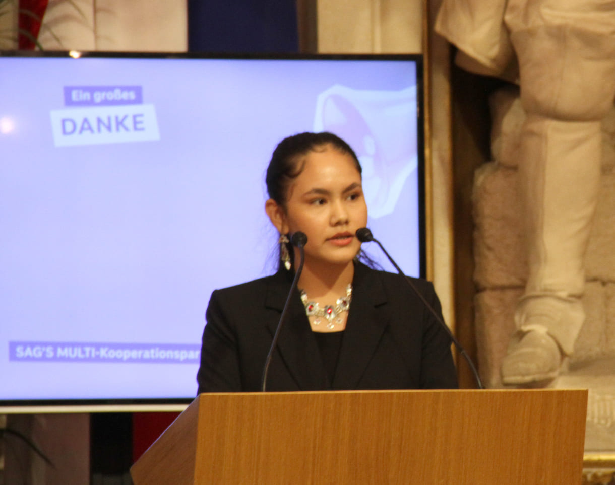 Sediqa Saeedi bei ihrer Rede im Festsaal des Wiener Rathauses
