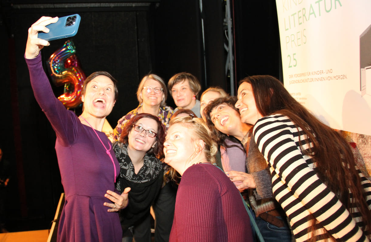 Selfie der anwesenden Preisträgerinnen verschiedener Jahre