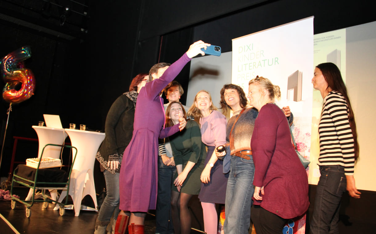 Selfie der anwesenden Preisträgerinnen verschiedener Jahre