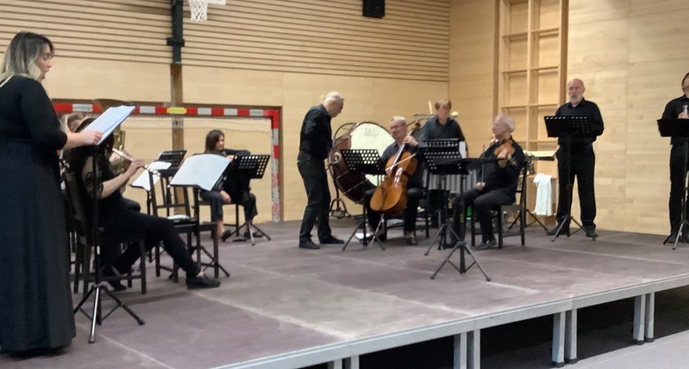 Selma Aljović bei der Aufführung des ARBOS-Ensembles in Hüttschlag (Salzburg)