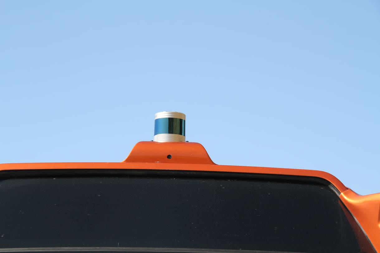 Sensor am Dachdes Busses