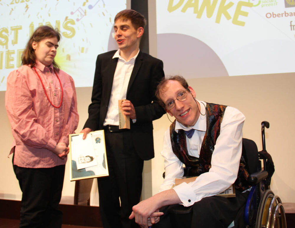 Die drei Hauptpreisträger:innen: Barbara Müller, David Tritscher und Christian(e) Kargl