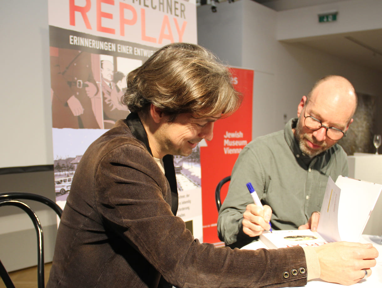 Autor und Illustrator Jordan Mechner signierte viele Bücher der Besucher:innen