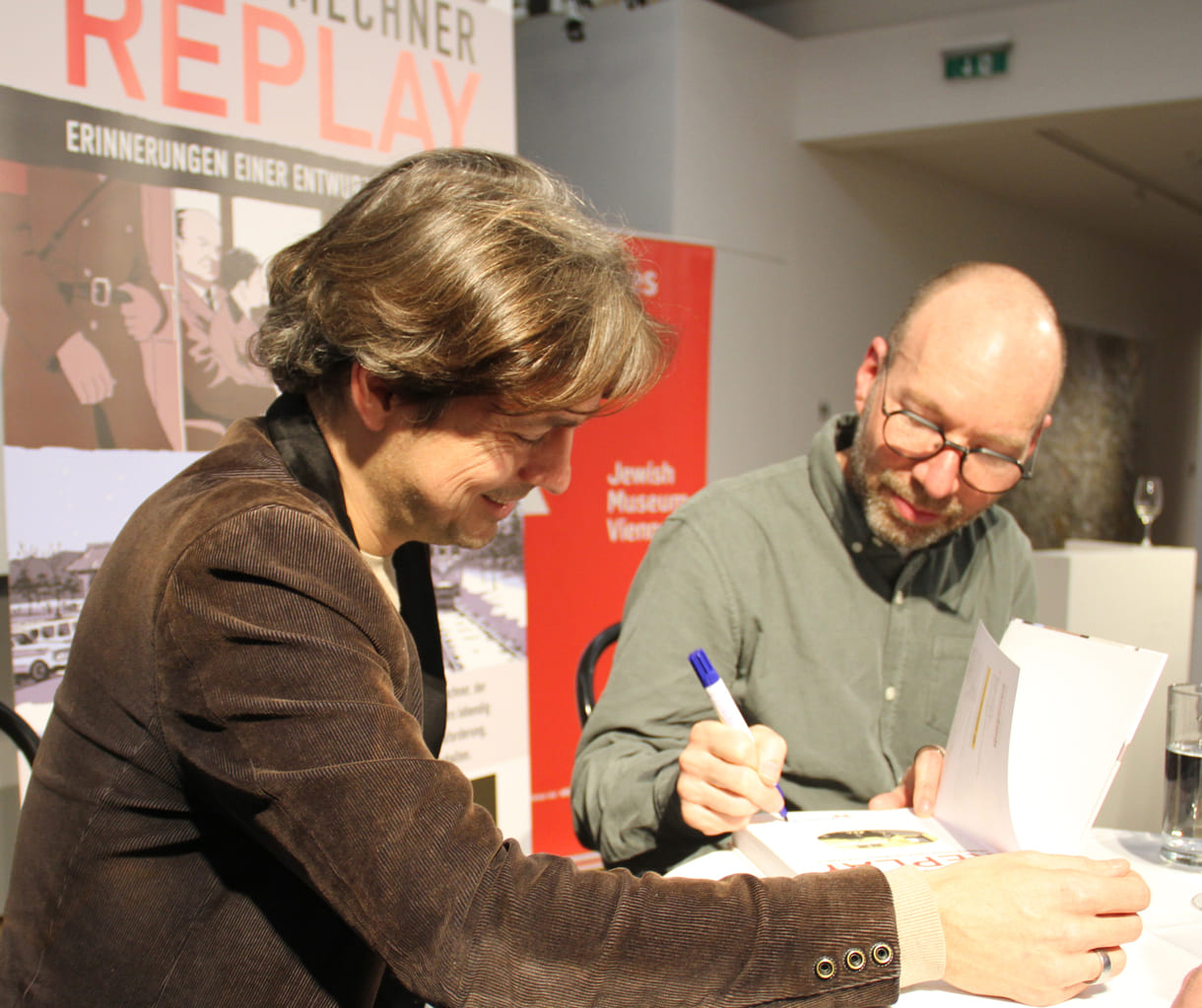 Autor und Illustrator Jordan Mechner signierte viele Bücher der Besucher:innen