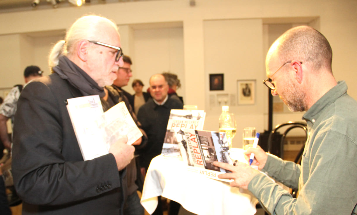 Autor und Illustrator Jordan Mechner signierte viele Bücher der Besucher:innen