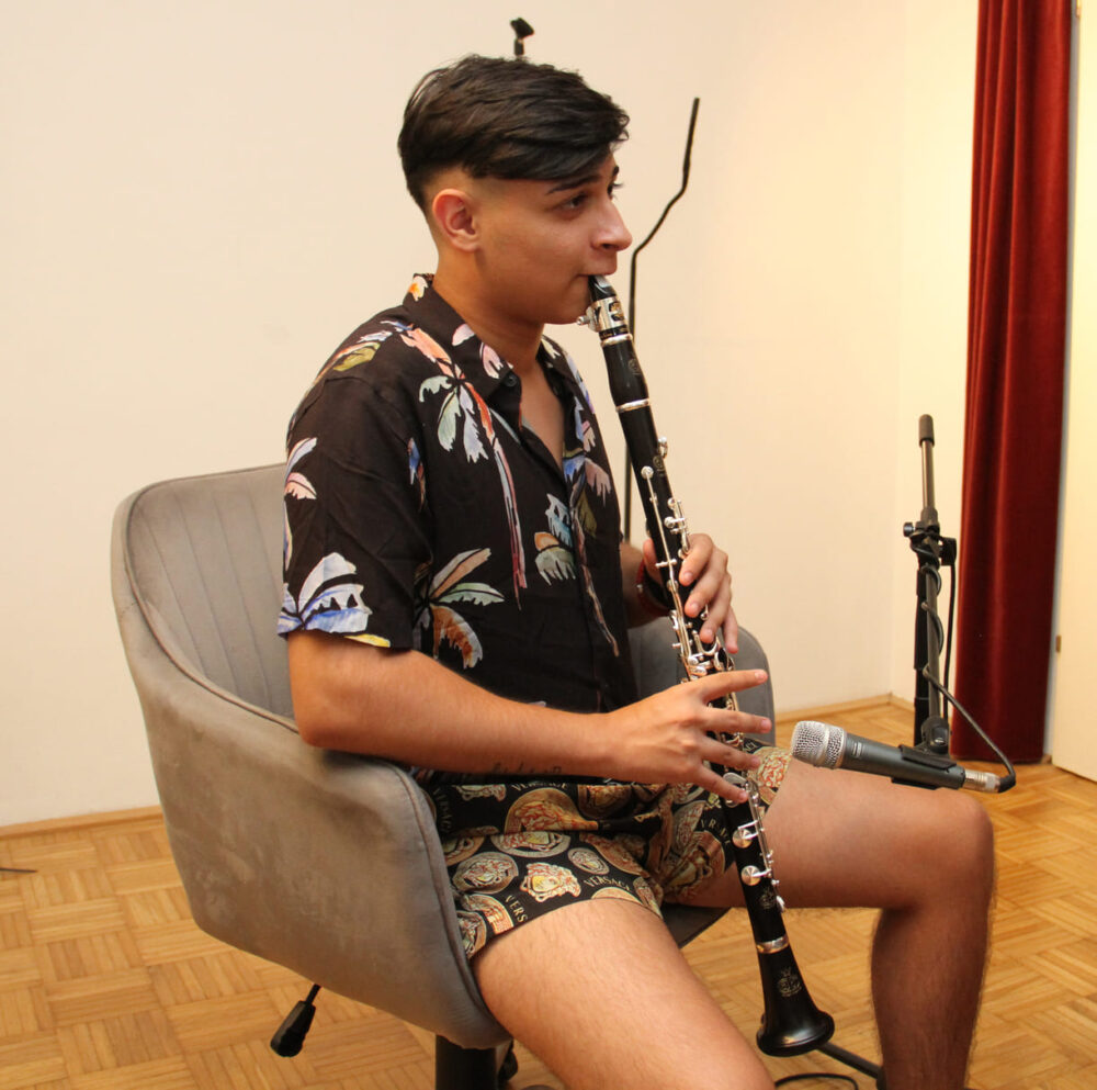 In der Academy: Slagean spielt Klarinette