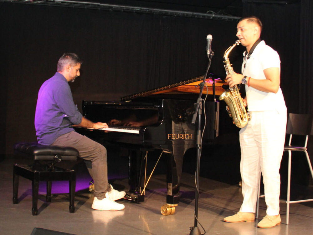 Slagean am Saxofon, begleitet von Adrian am Klavier