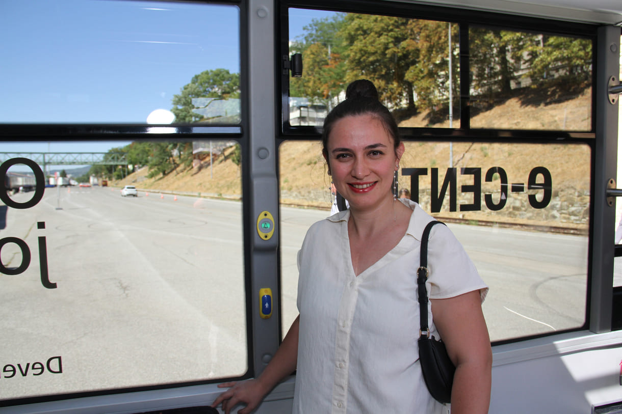 Oberste Softwre-Entwicklerin der autonomen Busse von Otokar: Elif Tow im Bus
