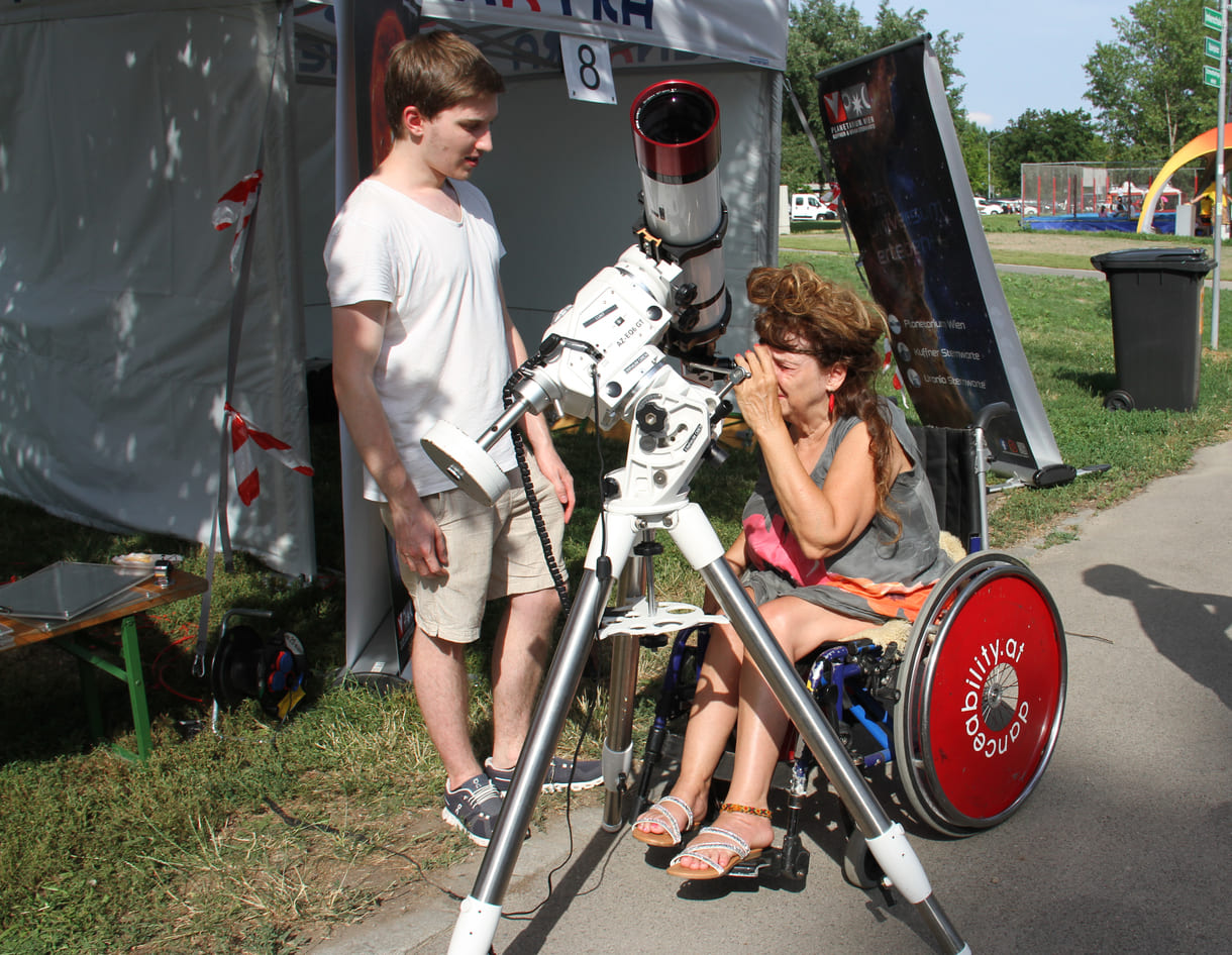 Mobiles Planetarium bot Blicke in die Sonne