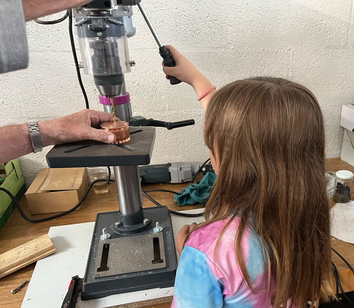 Auch junge Kinder dürfen Maschinen betätigen