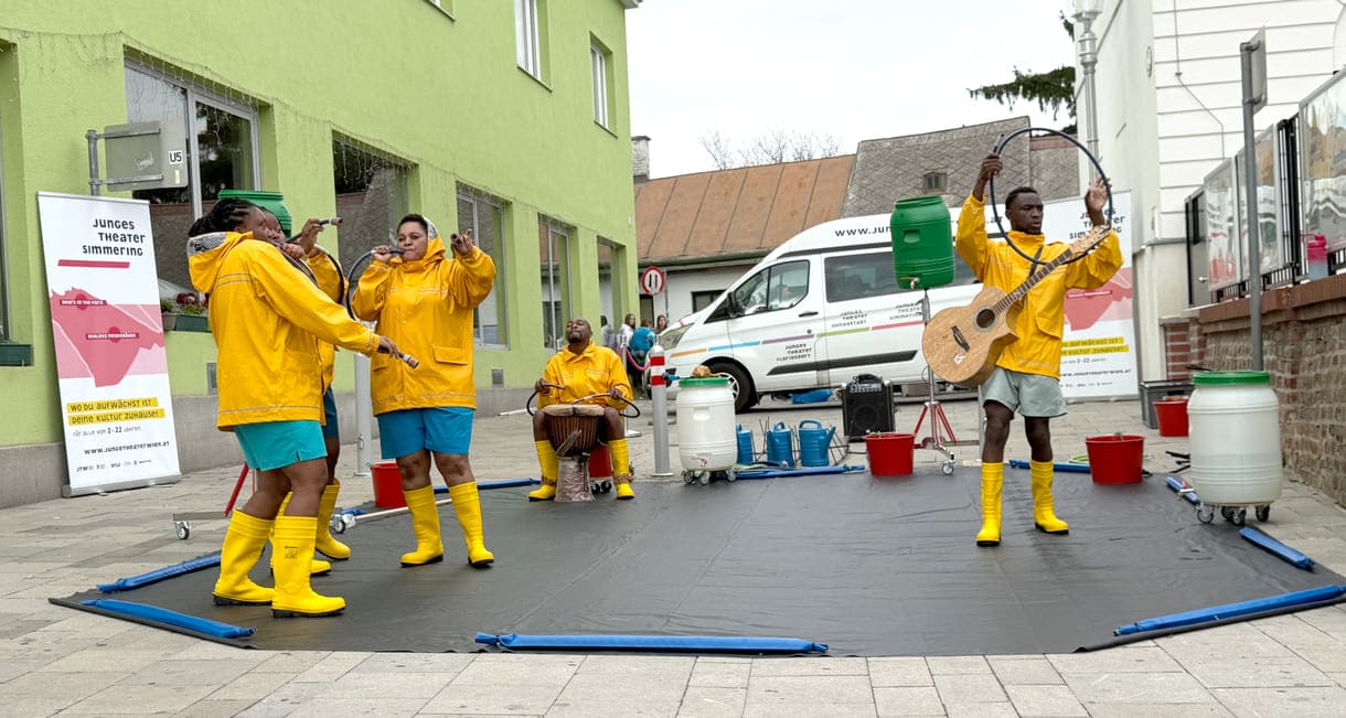 Schauspiel rund um Wasser