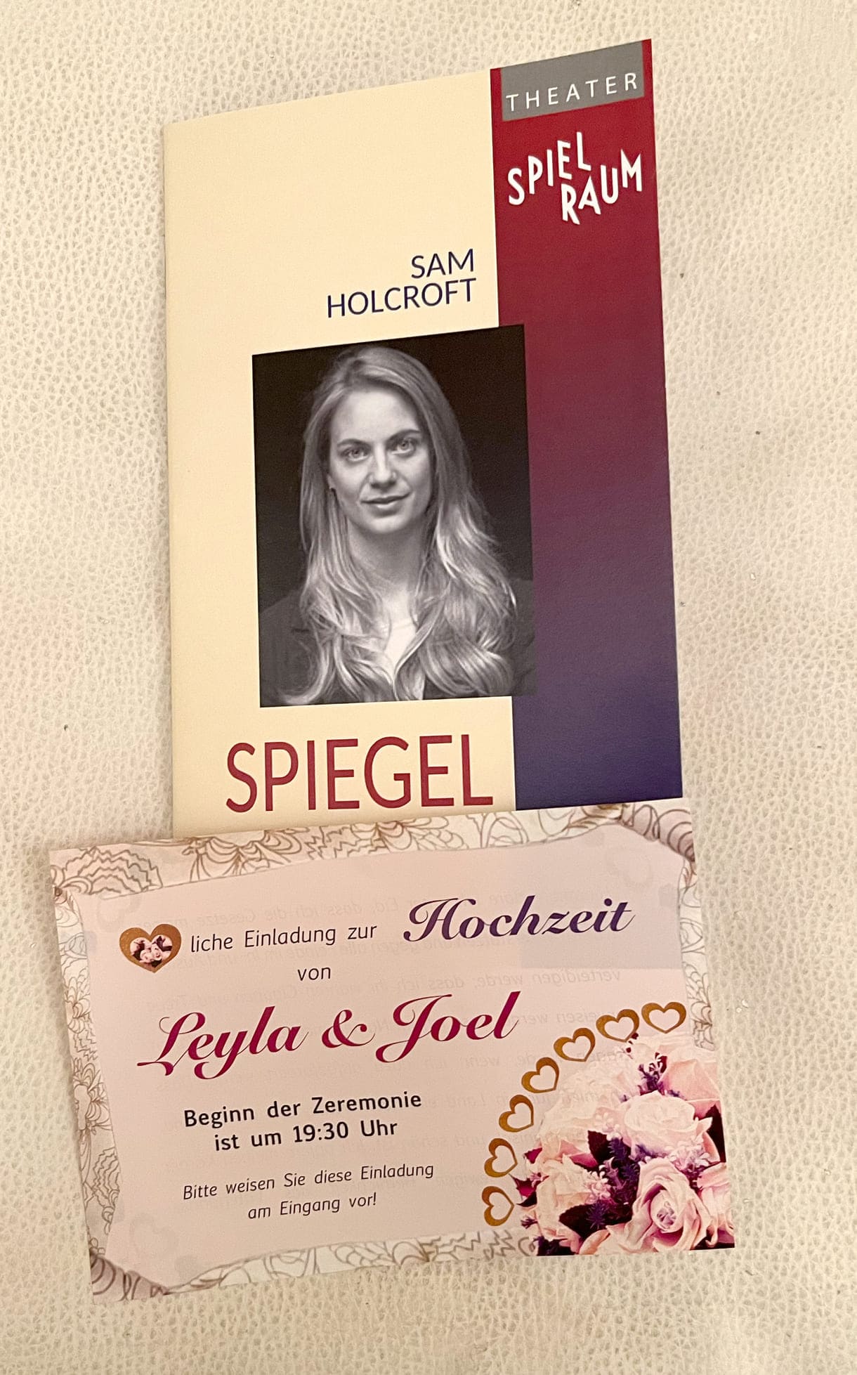 Das gesamte Foyer dekoriert für die Hochzeitsfeier