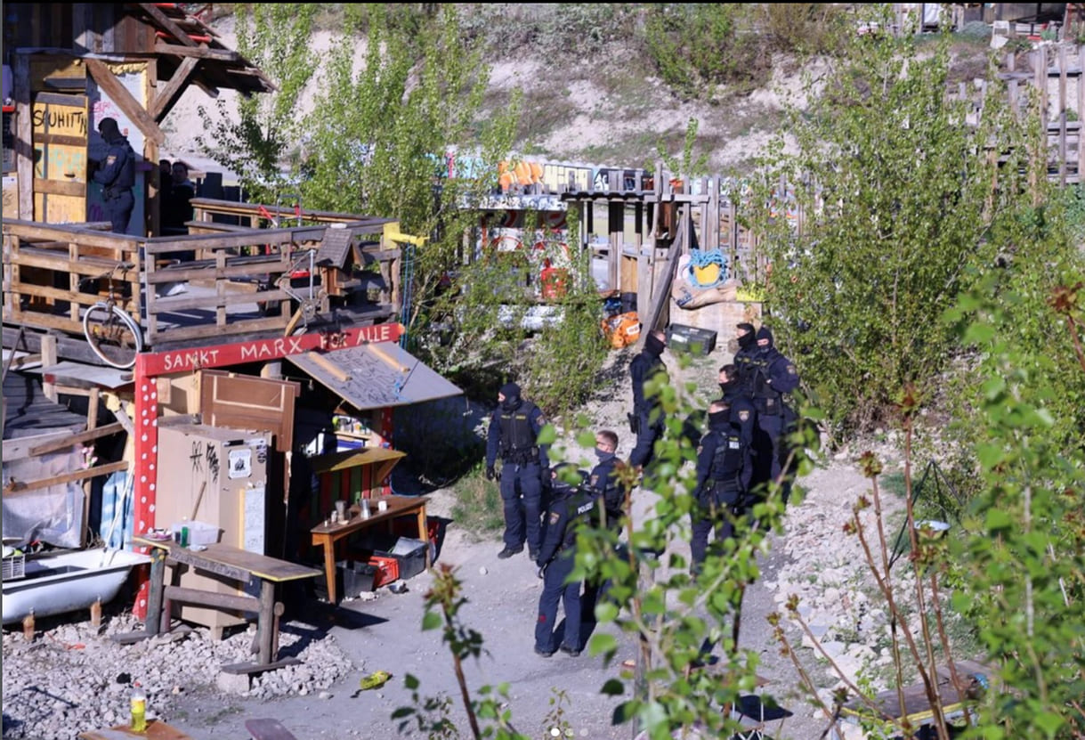 Polizeiliche Räumung des Protestcamps gegen Eventhalle in St. Marx