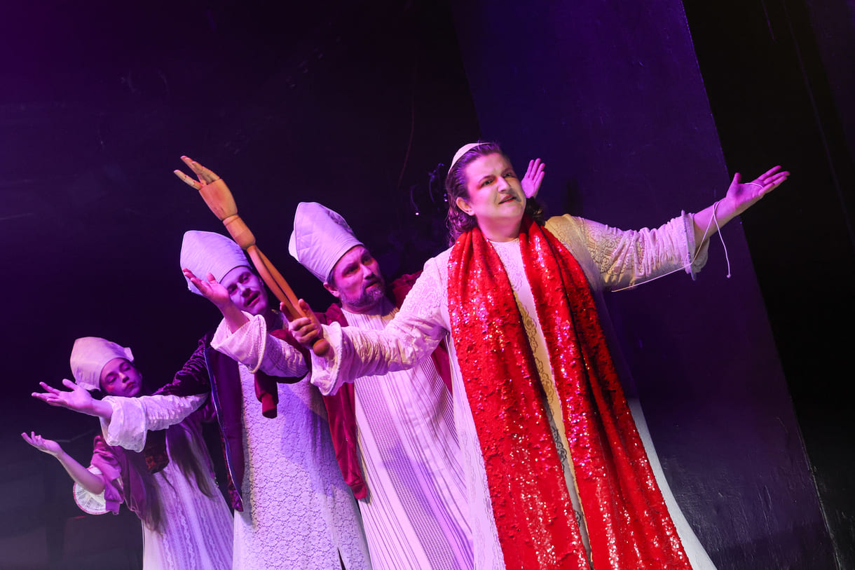 Szenenfoto aus "Staatsfragmente" im Theater Drachengasse (Wien)