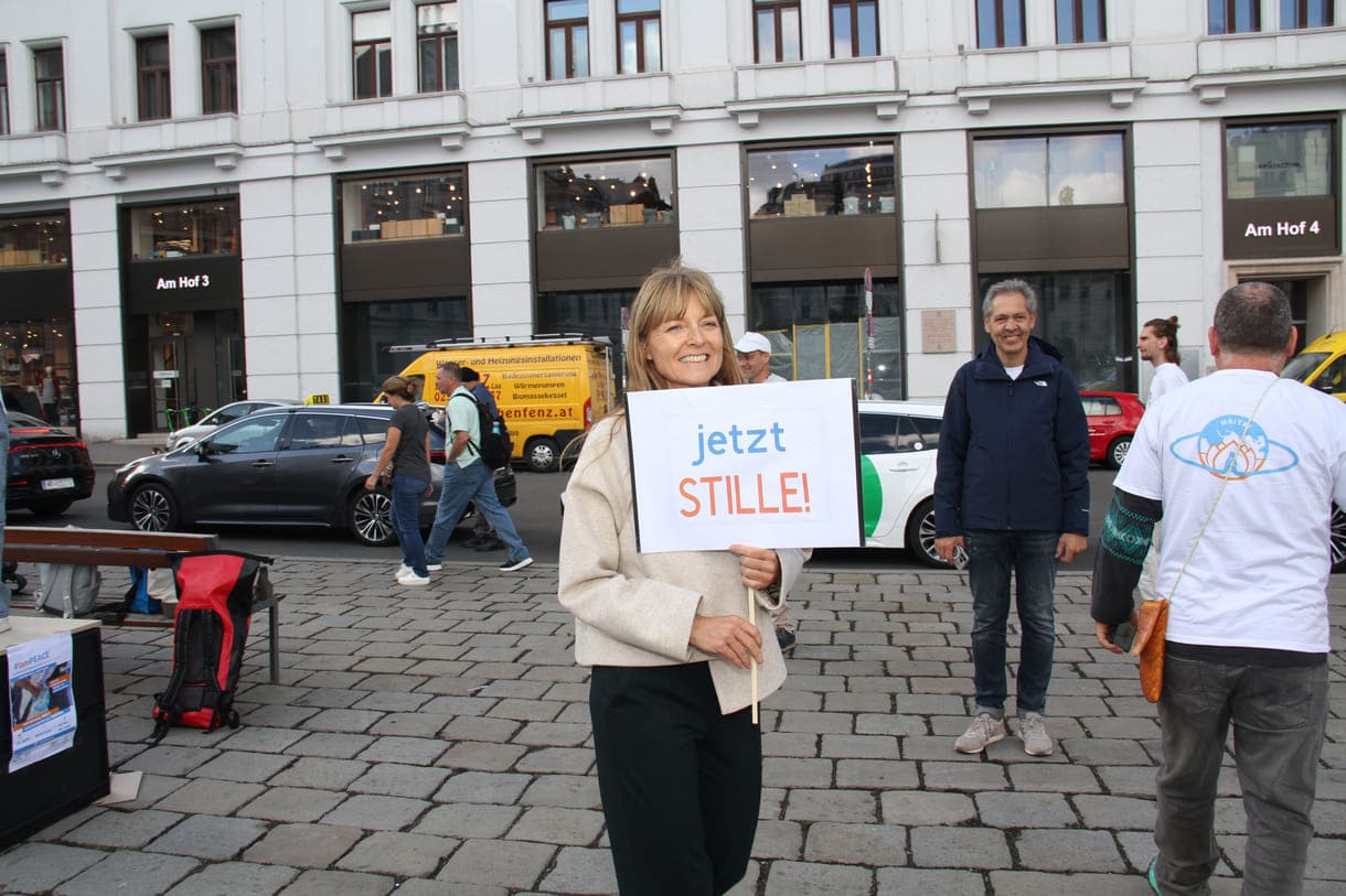 Hinweis auf die 8 Minuten Stille