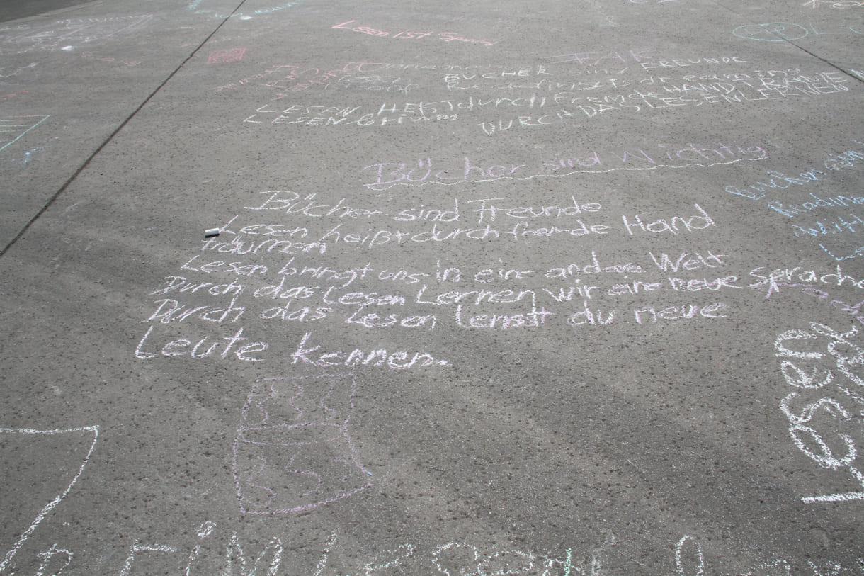 Kreideschrift-Sprüche am Ballhausplatz