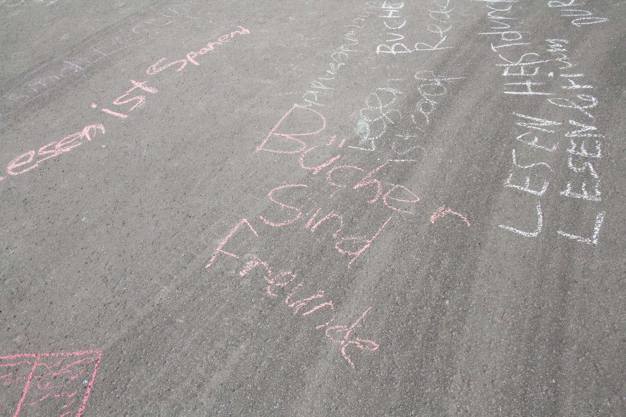 Kreideschrift-Sprüche am Ballhausplatz