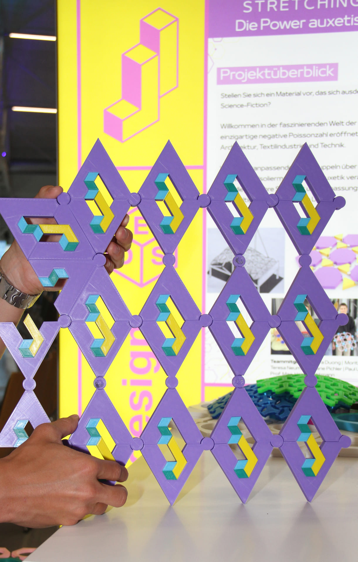 Detail aus dem Projekt "Stretching The Limits: Die Power auxetischer Materialien" aus dem B(R)G Lienz (Osttirol) in der Kategori Design - mehr dazu in einem weiteren Beitrag