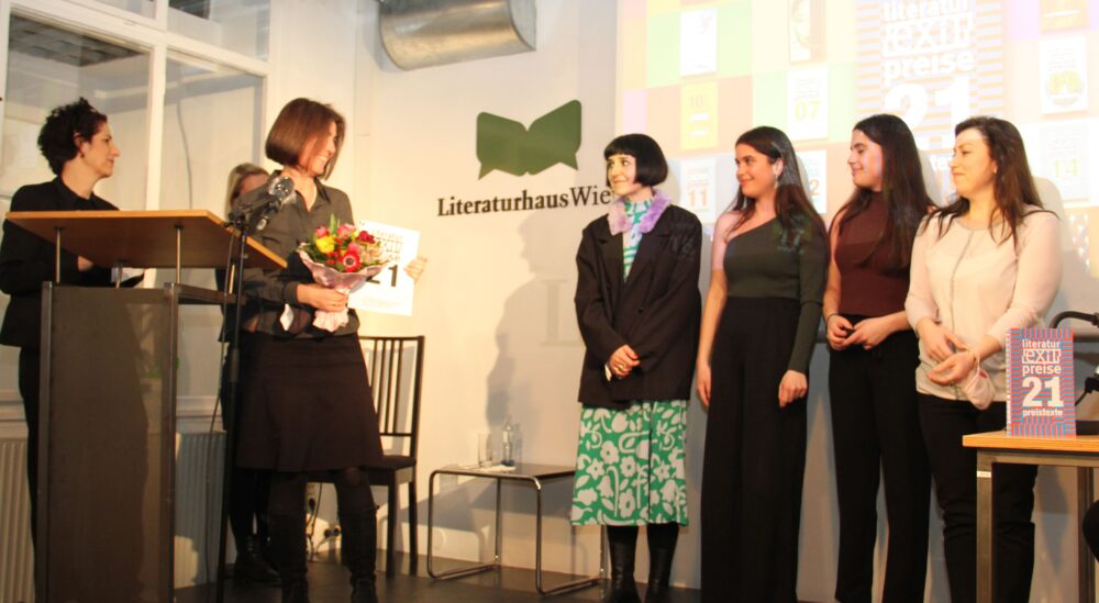 Ulrike Titelbach (Prof.) und die Studentinen Barbara Schwarz, Berna und Esra Üner sowie Oriona Zylja