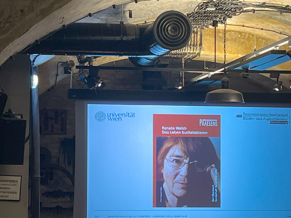 Susanne Blumesberger, Obfrau der Österreichischen Gesellschaft für Kinder- und Jugendliteraturforschung sowie Mitherausgeberin der Fachzeitschrift libri liberorum, Zeitschrift der Österreichischen Gesellschaft für Kinder- und Jugendliteraturforschung, über 