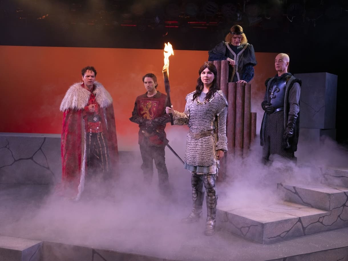 Szenenfoto aus "Jeann d'Arc" im Wiener Rabenhoftheater in Kooperation mit dem Theater der Jugend