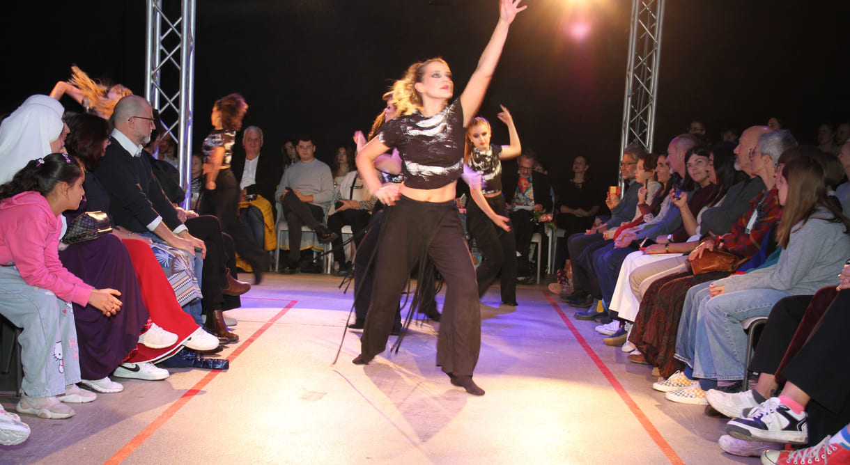 Junge Tänzerinnen der Gruppe 