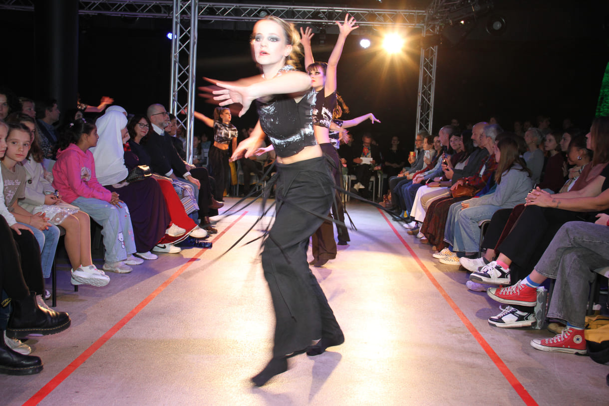 Junge Tänzerinnen der Gruppe 