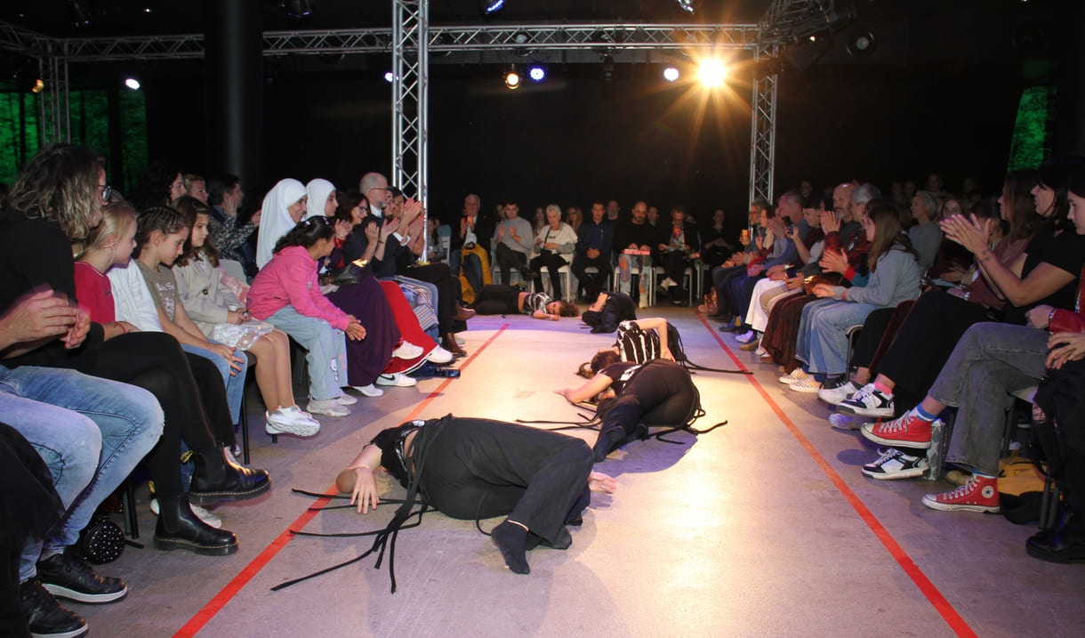 Junge Tänzerinnen der Gruppe 