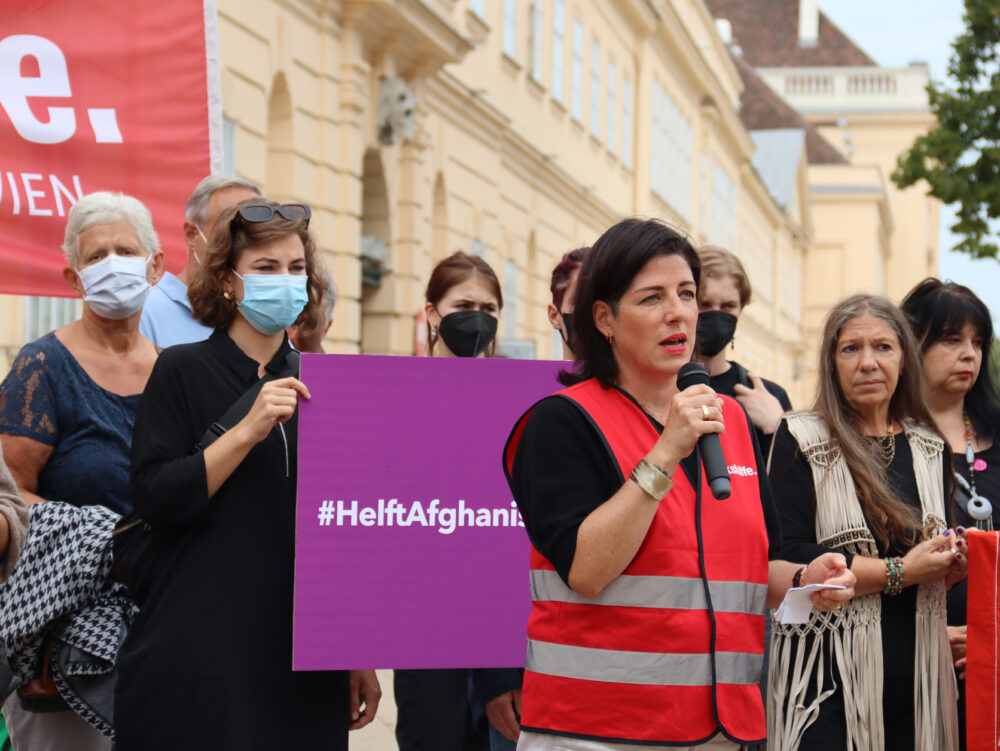 Kundgebung: Solidarität mit Afghanistans Frauen auf dem Wiener Platz der Menschenrechte