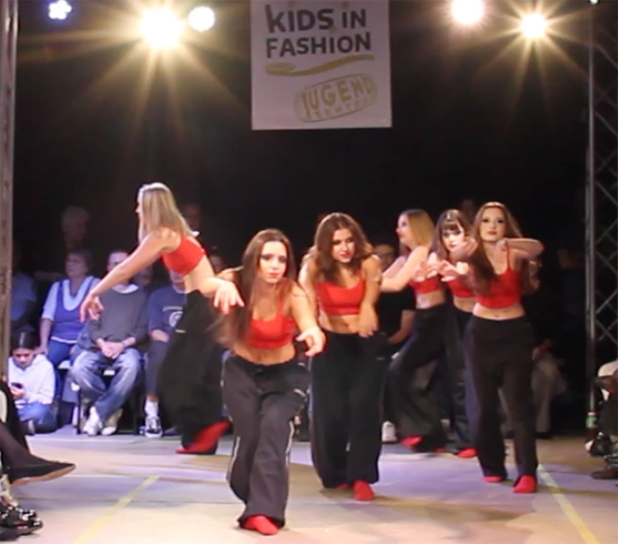 Umjubelter Auftritt der Jugendlichen Tanzgruppe "L'officina della Danza"
