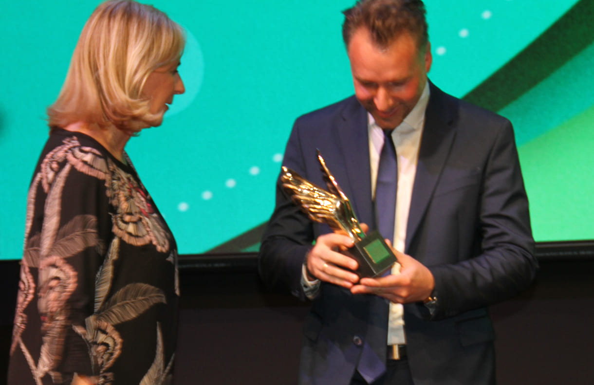 Teacher of the Year Bernhard Irschik mit seienr Laudatorin, der Bildungsdirektorin Elisabeth Fuchs