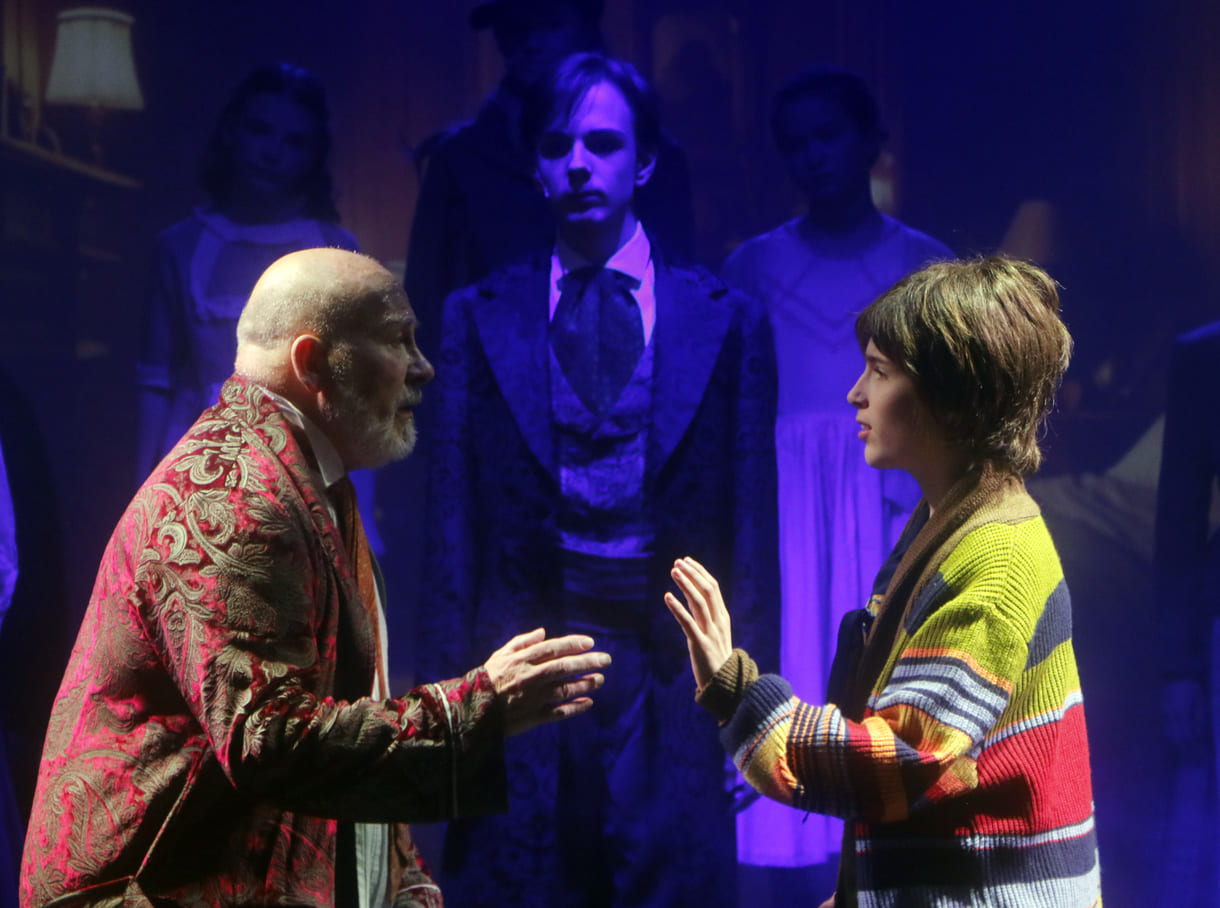 Szenenfoto aus "Die Weihnachtsgeschcihte" von teatro nach Charles Dickens