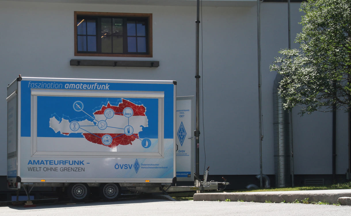 Anhänger mit Technik-Equipement