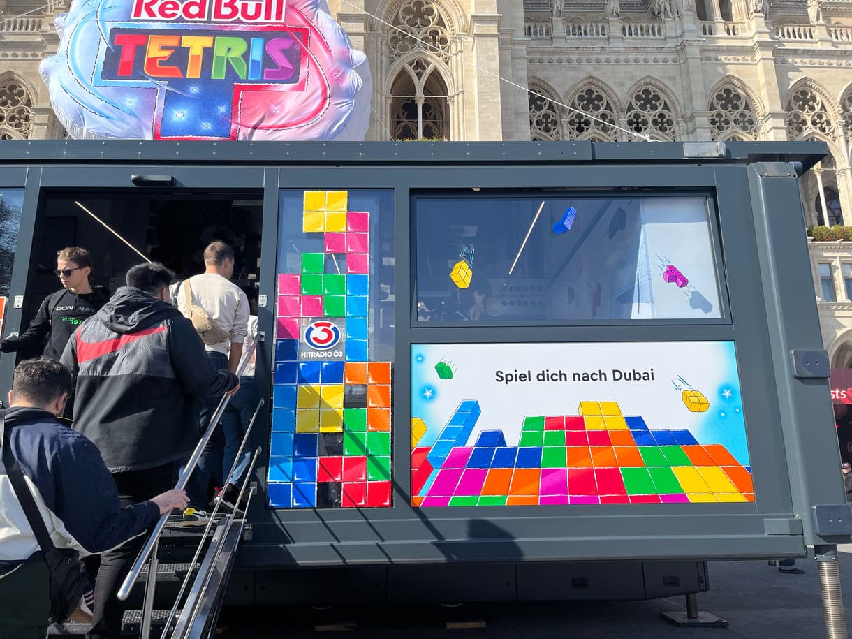 Tetris-Spielen - um High-Scores und damit Dubai-Tickets