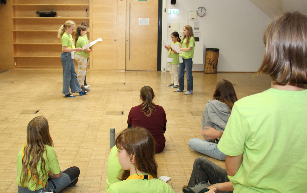 Probe für eine Theaterstück im Workshop 
