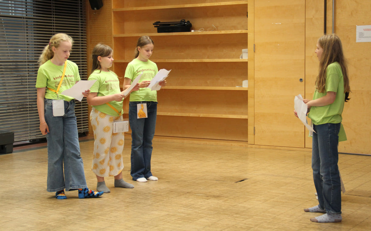 Probe für eine Theaterstück im Workshop 
