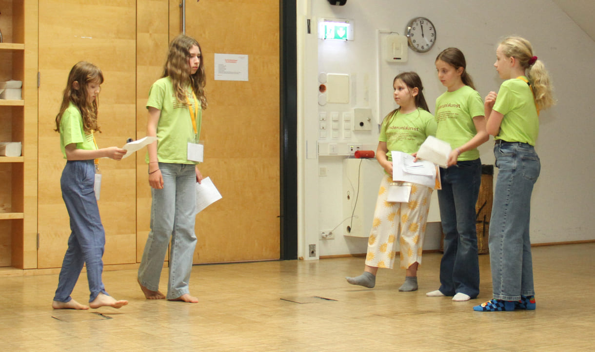 Probe für eine Theaterstück im Workshop 