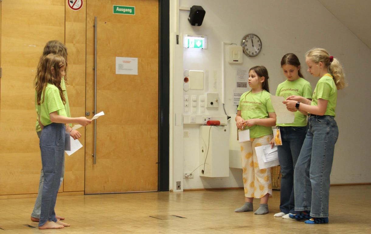 Probe für eine Theaterstück im Workshop 