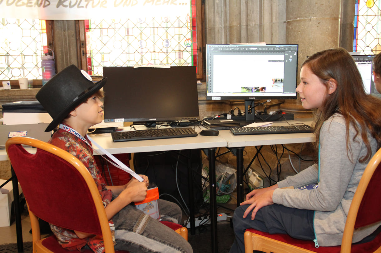 Reporter Timon interviewt Politiker Timon