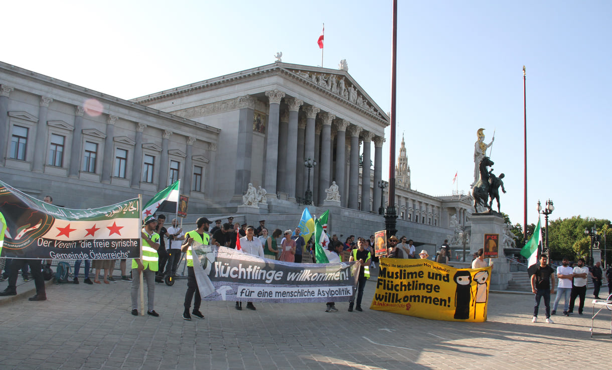 Transparent vor dem Parlament