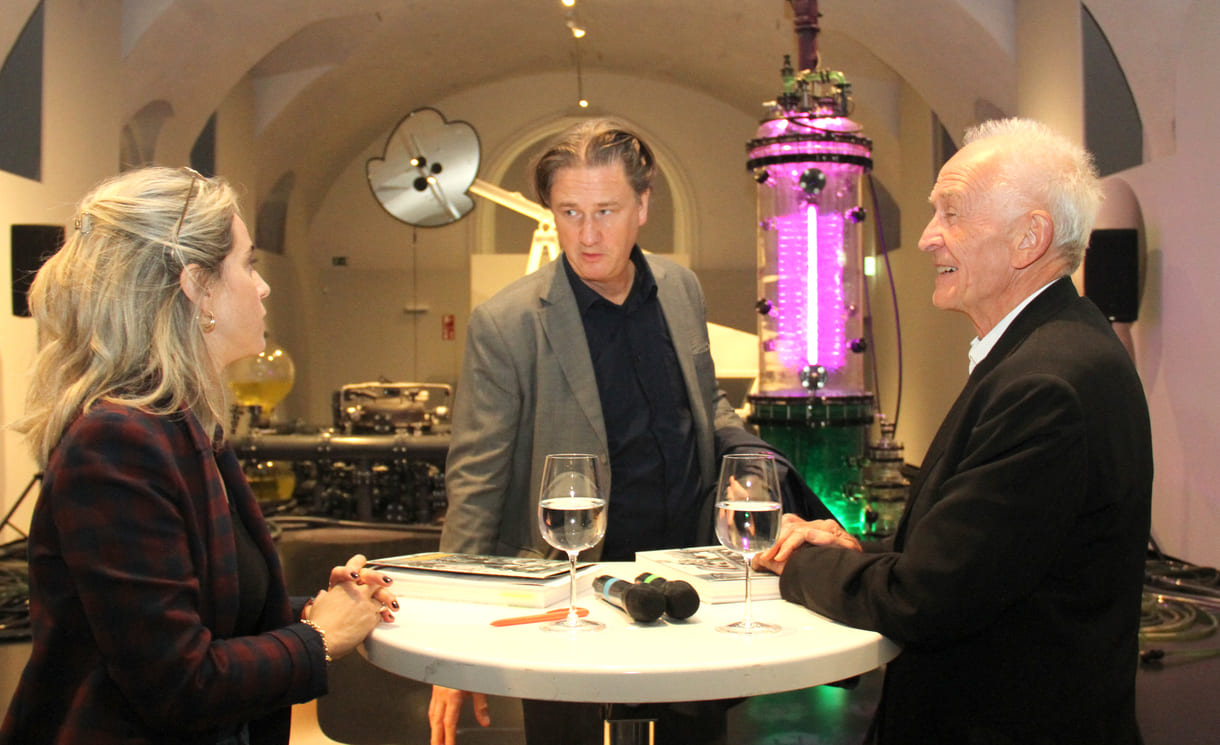 Kuratorin Verena Kaspar-Eisert, Verleger Johannes Schlebrügge und Künstler Thomas Feuerstein