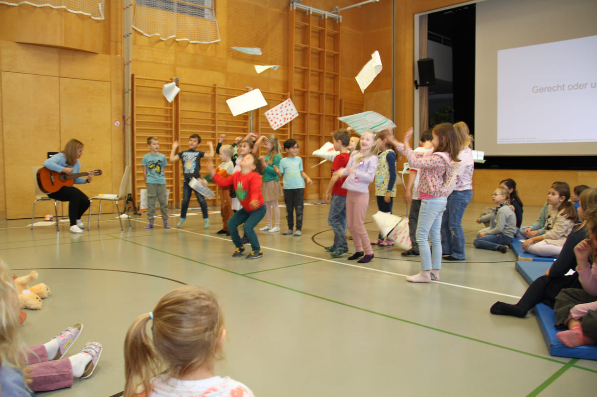 Das bekannte Kinderlied gegen Ausgrenzung 