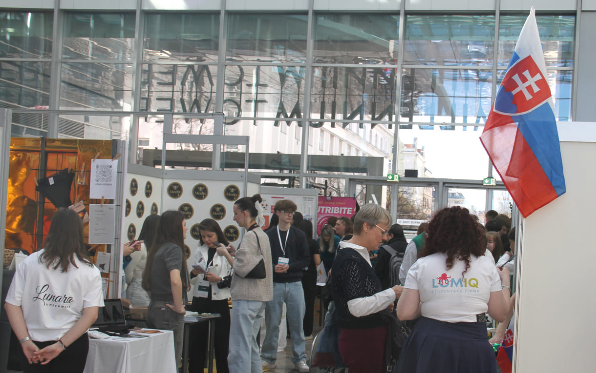 Blick auf das Gewusel bei der internationalen Juniorfirmen-Handelsmesse Mitte März 2026 in der Wiener Millnnium-City