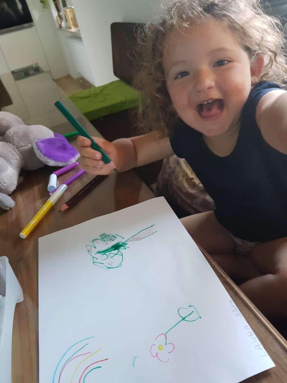 Kind beim Zeichnen